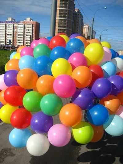 Лот: 3094156. Фото: 1. Связка из 50 гелиевых шаров. Воздушные шары