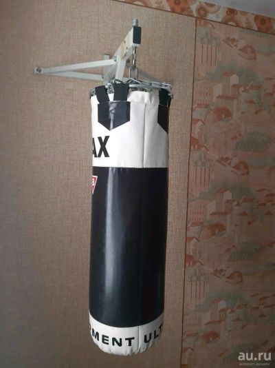 Лот: 14218577. Фото: 1. Боксерский мешок + угол-крепление. Груши, мешки