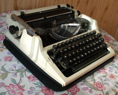 Лот: 23705928. Фото: 1. Машинка печатная Erika 105 Robotron... Другое (антиквариат)