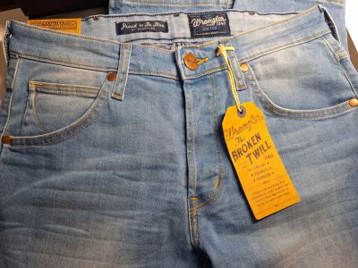 Лот: 23246557. Фото: 1. Джинсы мужские Wrangler Colton... Брюки, джинсы, шорты