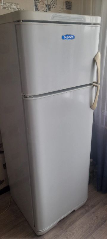 Лот: 18177544. Фото: 1. Холодильник бирюса. Холодильники, морозильные камеры