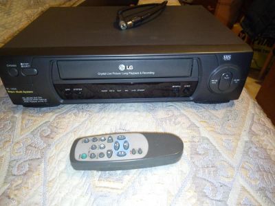 Лот: 11029440. Фото: 1. Видео магнитофон LG BL-182W и... Видеомагнитофоны