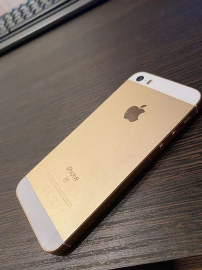 Лот: 17465545. Фото: 1. смартфон Iphone SE 32gb айфон... Смартфоны