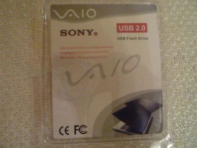 Лот: 570651. Фото: 1. Флэшка SONY 64 Гб. USB-флеш карты