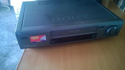 Лот: 5886292. Фото: 1. Видеомагнитофон SONY SLV-X715ME. Видеомагнитофоны