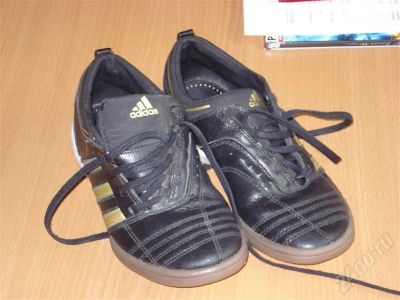 Лот: 589980. Фото: 1. кроссовки для футбола adidas. Другое (обмундирование и экипировка)