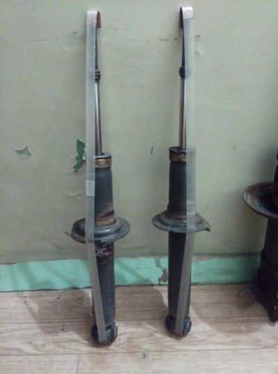 Лот: 7154653. Фото: 1. стойки задние для mmc lancer... Ходовая, подвеска, рулевое управление