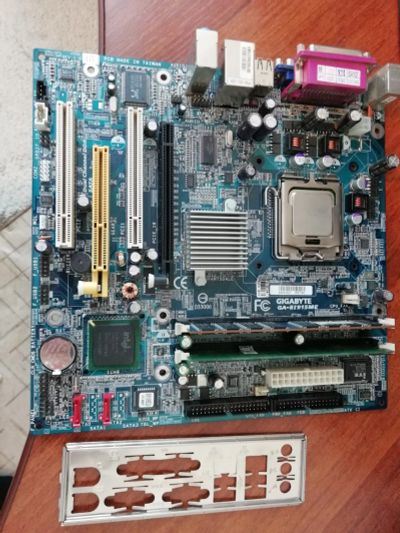 Лот: 11886821. Фото: 1. Материнская плата Gigabyte GA-8I915ME-G... Материнские платы