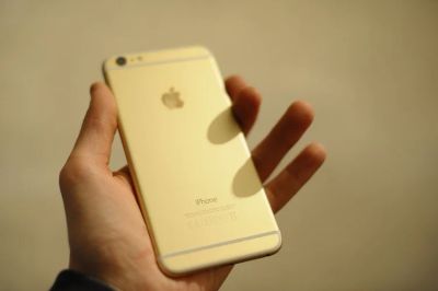 Лот: 7249847. Фото: 1. iPhone 6 Plus 64GB золото. Смартфоны
