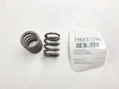 Лот: 20389414. Фото: 1. Пружина клапана Audi 80 1989 078109633A... Другое (автозапчасти)