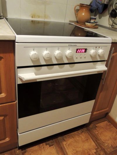 Лот: 4453187. Фото: 1. Плита Electrolux EKC 603505, стеклокерамика... Плиты, духовые шкафы, варочные поверхности