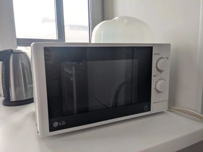 Лот: 17888641. Фото: 1. Микроволновая печь LG MS-2022D... Микроволновки, мини-печи