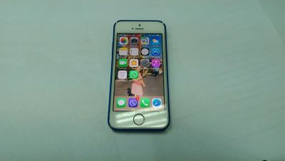 Лот: 9196943. Фото: 1. Iphone 5S 16 gb золотой (состояние... Смартфоны