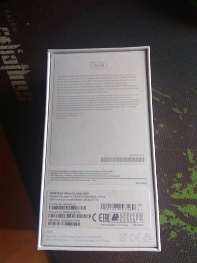 Лот: 13885377. Фото: 1. Iphone SE 32 Gold. Смартфоны