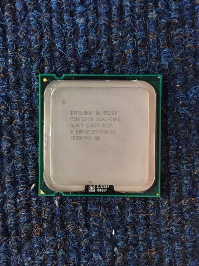 Лот: 14011557. Фото: 1. Intel Pentium E5200 2500Mhz (241888... Процессоры