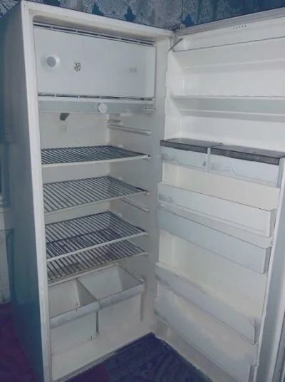 Лот: 14475386. Фото: 1. продам холодильник с морозилкой... Холодильники, морозильные камеры