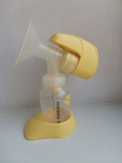 Лот: 16489515. Фото: 1. Молокоотсос электрический medela. Всё для кормления