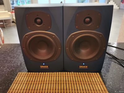 Лот: 18205720. Фото: 1. Студийные мониторы Tannoy Reveal... Активные акустические системы