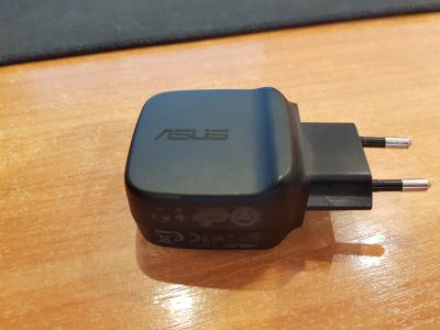 Лот: 25604509. Фото: 1. Зарядное устройство USB Asus 5V... Зарядные устройства, блоки питания, адаптеры сетевые для смартфонов