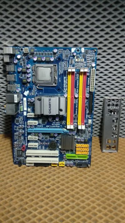 Лот: 21255419. Фото: 1. Материнская плата Gigabyte GA-EP45-UD3LR. Материнские платы
