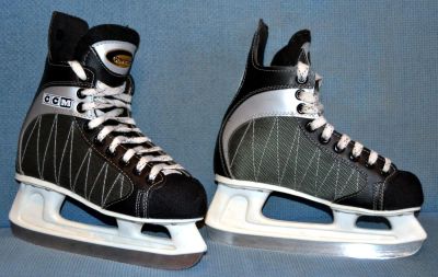 Лот: 4895829. Фото: 1. Коньки хоккейные CCM Powerline... Коньки