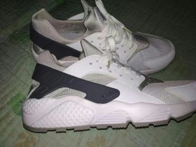 Лот: 10580350. Фото: 1. Кроссовки Nike Air Huarache новые. Кеды, кроссовки, слипоны