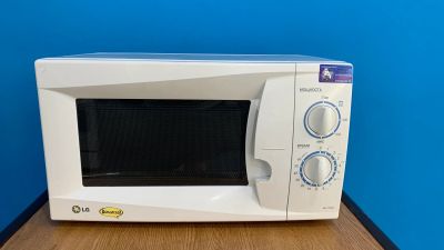 Лот: 20521585. Фото: 1. Микроволновая печь LG MS-1724W... Микроволновки, мини-печи