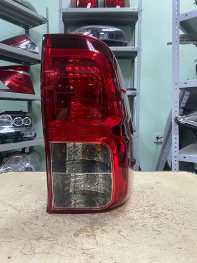 Лот: 25637113. Фото: 1. Задний правый фонарь Toyota Hilux... Оптика и освещение