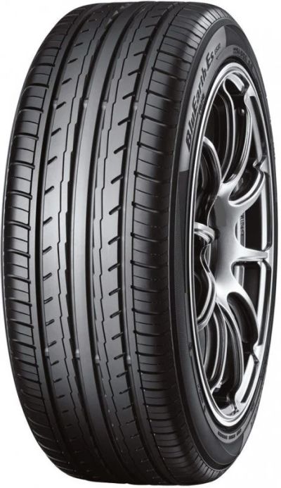 Лот: 18551158. Фото: 1. 215/50 R17 Yokohama Bluearth ES32... Шины