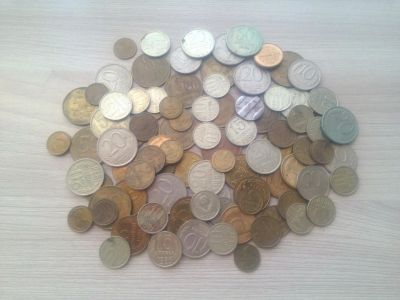 Лот: 17135084. Фото: 1. кучка монет одним лотом. Наборы монет