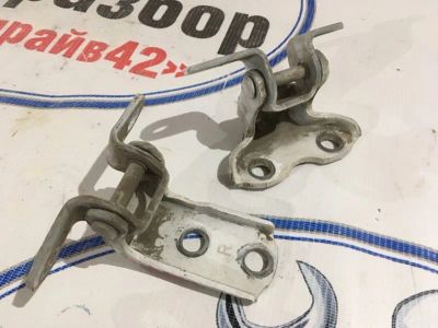 Лот: 21718630. Фото: 1. кронштейн двери Toyota Yaris NCP91. Двигатель и элементы двигателя