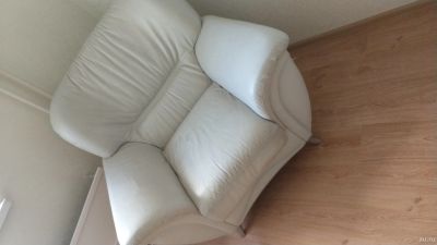 Лот: 12091085. Фото: 1. Диван и 2 кресла из натуральной... Диваны
