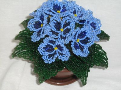 Лот: 7285902. Фото: 1. фиалка из бисера синяя. Искусственные и сувенирные цветы
