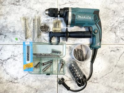Лот: 25510893. Фото: 1. Дрель MAKITa НР1631 c набором... Расходные материалы, сменные насадки