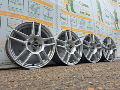 Лот: 25520393. Фото: 1. Комплект Оригинальных Литых дисков... Диски