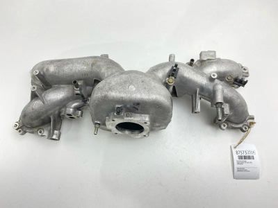Лот: 22691345. Фото: 1. Коллектор впускной Subaru Forester... Двигатель и элементы двигателя