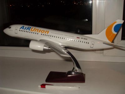Лот: 4803979. Фото: 1. Модель самолета Boeing 737-300. Авиамоделизм