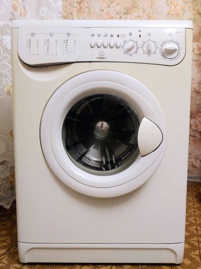 Лот: 19699118. Фото: 1. Indesit W105TX R BG. Стиральные машины