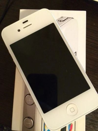 Лот: 6845244. Фото: 1. Iphone 4S, ОТС, 8 gb, полный комплект. Смартфоны