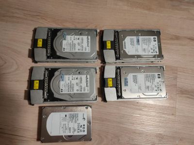 Лот: 24786844. Фото: 1. HDD SCSI 4шт 146gb и 1 300gb. Жёсткие диски