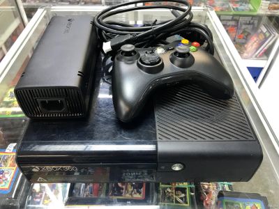 Лот: 13349342. Фото: 1. XBOX 360 E 4Gb в отличном состоянии... Игровые приставки, консоли