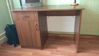Лот: 11363259. Фото: 1. Стол письменный. Столики, стулья, парты