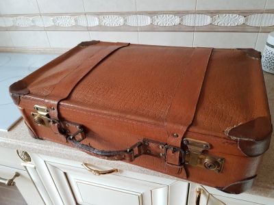 Лот: 15685850. Фото: 1. Чемодан кожаный старый. Чемоданы и сумки дорожные