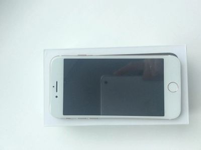 Лот: 10248193. Фото: 1. iPhone 7. Кнопочные мобильные телефоны