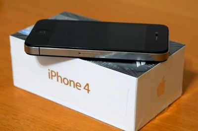 Лот: 4250402. Фото: 1. IPhone 4! Полный комплект! ОТС... Смартфоны