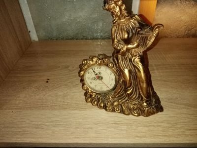 Лот: 17104745. Фото: 1. Часы настольные кварц. Часы настенные, настольные
