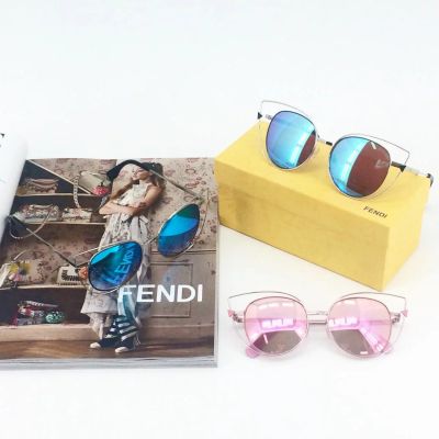 Лот: 9132833. Фото: 1. Солнцезащитные очки Fendi весна-лето... Очки солнцезащитные