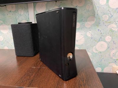 Лот: 18037593. Фото: 1. xbox 360 S не включается. Игровые приставки, консоли