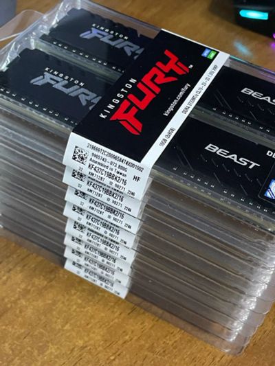 Лот: 19901136. Фото: 1. Память DDR4 2x8Gb 3733MHz Kingston... Оперативная память