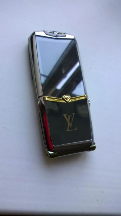 Лот: 4132122. Фото: 1. Louis Vuitton Ferrari 450. Кнопочные мобильные телефоны